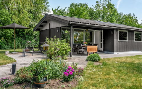 Maris - 200M from the Sea: Roof, Home, Cottage, Siding, Garden Buildings, Shed, Garden, Yard, Landscaping, Lawn