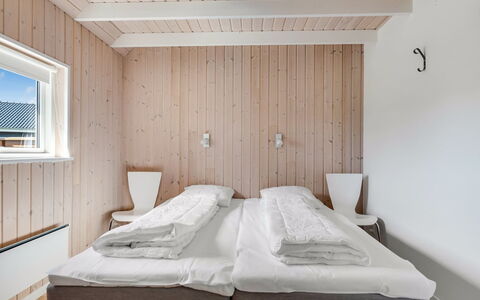 Eve - 700M from the Sea: Wood, Bedroom, Floor, Flooring, Ceiling, Interior Design, Bed, Bed Sheet, Bedding, Wood Stain