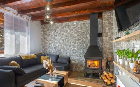 Plitvička Jezera: Furniture, Interior Design, Flooring, Wall, Wood, Couch, Living Room, Floor, Ceiling, Room