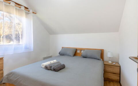 Plitvička Jezera: Bed, Bedroom, Wood, Bed Sheet, Bedding, Linens, Interior Design, Furniture, Floor, Flooring