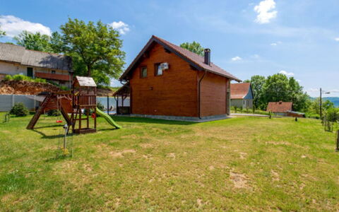 Plitvička Jezera: Building, Grass, House, Wood, Cottage, Roof, Home, Rural Area, Residential Area, Human Settlement