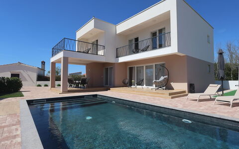 Amara: Swimming Pool, Residential Area, Home, Estate, Villa, Balcony, Mansion