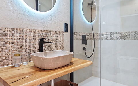 Kaštela 302: Bathroom, Interior Design, Plumbing Fixture, Bathroom Sink, Flooring, Wall, Mirror, Sink, Floor, Tap