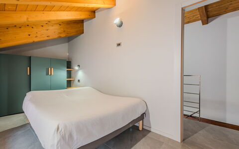 Silvia: Interior Design, Ceiling, Wood, Flooring, Floor, Bedroom, Furniture, Bed, Room, Lighting