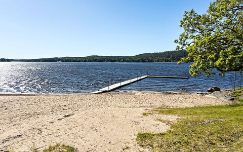 Lövekulle: Water, Body Of Water, Coastal And Oceanic Landforms, Bank, Shore, Lake, Coast, Beach, Loch, Reservoir