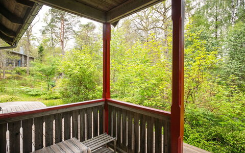 Lövekulle: Wood, Porch, Hardwood, Wood Stain, Deck, Plank, Wood Flooring, Cottage, Shade, Handrail