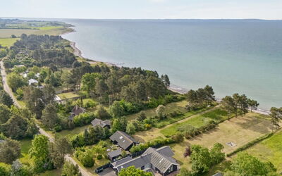 Stasia - 50M from the Sea
