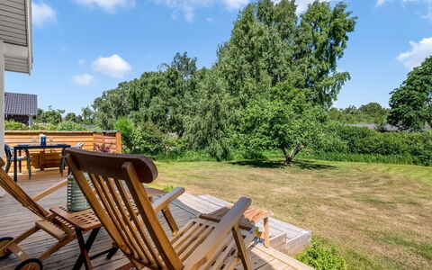 Rise - 600M from the Sea: Shrub, Land Lot, Garden, Cottage, Hardwood, Shade, Lawn, Landscaping, Meadow, Wood Stain
