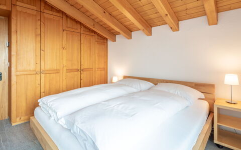 Darschalè 11: Wood, Interior Design, Floor, Bedroom, Ceiling, Bed, Hardwood, Bed Frame, Wood Stain, Bedding