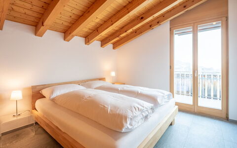 Darschalè 11: Wood, Bedroom, Interior Design, Bed, Ceiling, Bed Sheet, Bedding, Bed Frame, Room, Hardwood