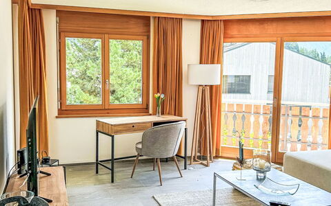Casa Armeria: Window, Architecture, Residential Area, House, Home, Roof, Cottage, Driveway, Suburb, Mid-Size Car