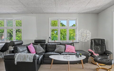 Aaro - 275M from the Sea: Flooring, Floor, Ceiling, Interior Design, Furniture, Wood Flooring, Living Room, Light Fixture