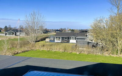 Aaro - 275M from the Sea