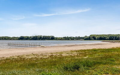 Maris - 280M from the Sea