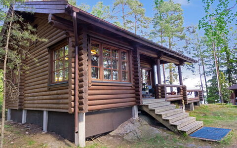 Kariniemi: Furniture, Interior Design, Wall, Flooring, Wood, Floor, Room, Ceiling, Lighting, Home