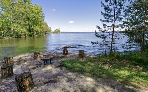 Kariniemi: Furniture, Interior Design, Wall, Flooring, Wood, Floor, Room, Ceiling, Lighting, Home