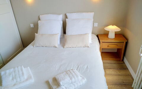 Dolce Vita: Bed, Bedroom, Bedding, Bed Sheet, Interior Design, Wood, Furniture, Floor, Throw Pillow, Room