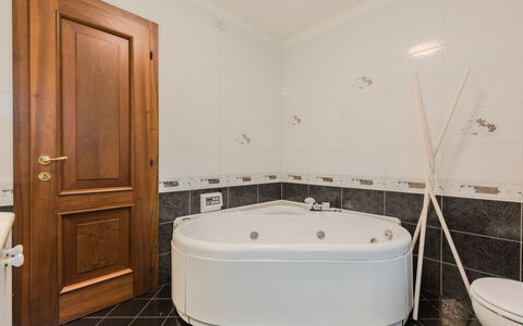 Sun: Flooring, Plumbing Fixture, Floor, Interior Design, Wood, Bathroom, Bathtub, Plumbing, Tap, Ceiling