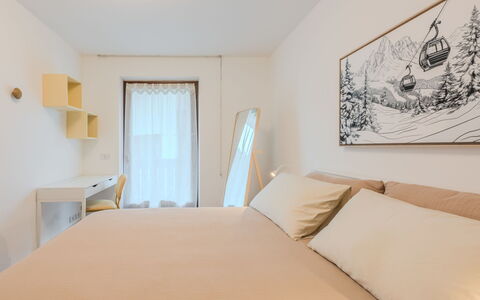 Sun: Interior Design, Furniture, Wall, Floor, Flooring, Wood, Room, Ceiling, Bed, Bedroom