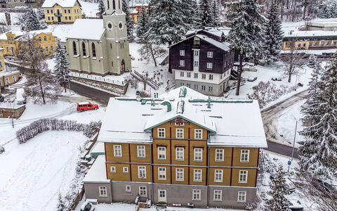 Janské Lázně 5: Building, Window, Facade, Residential Area, House, Town, Roof, Human Settlement, Urban Design, Freezing
