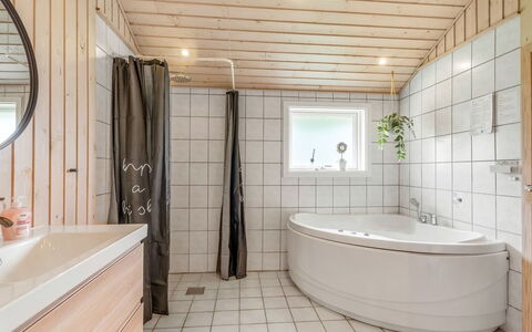 Sissa - 700M from the Sea: Flooring, Interior Design, Plumbing Fixture, Floor, Wood, Ceiling, Bathroom, Plumbing, Tap, Room