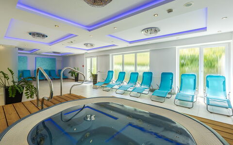 Holiday Club 3: Swimming Pool, Resort, Hotel