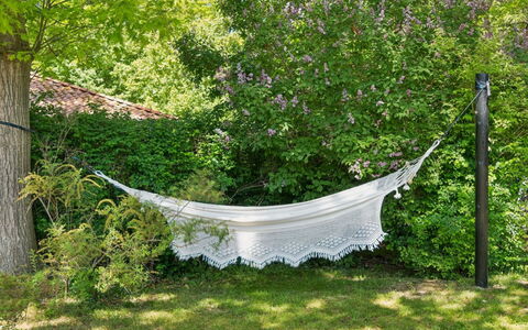 Daren - 235M from the Sea: Garden, Net, Shade, Natural Material, Backyard