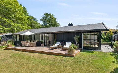 Daren - 235M from the Sea: Home, Roof, House, Shrub, Cottage, Door, Groundcover, Garden, Estate