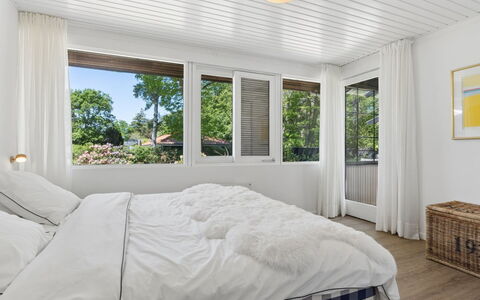 Daren - 235M from the Sea: Furniture, Bed, Interior Design, Bedroom, Wood, Ceiling, Bedding, Bed Sheet, Floor, Linens