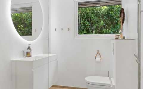 Daren - 235M from the Sea: Flooring, Floor, Interior Design, Bathroom, Plumbing Fixture, Toilet, Bathroom Cabinet, Plumbing, Sink, Tap