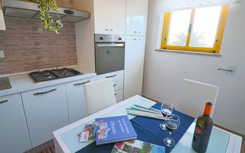 Casa Aurora a Otranto: Wood Stain, Houseplant, Kitchen, Wood Flooring