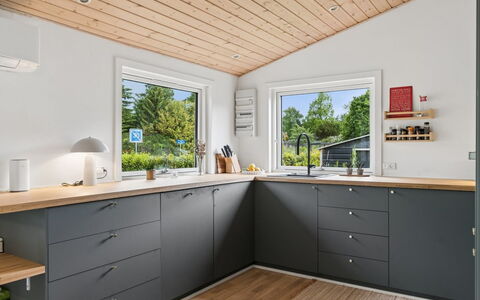 Arise - 1.5Km from the Sea: Flooring, Wood, Interior Design, Kitchen, Countertop, Floor, Cabinetry, Ceiling, Furniture, Home