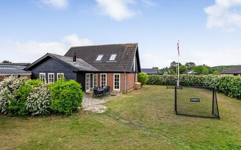 Chiuvana - 250M from the Sea: Building, Grass, House, Roof, Home, Residential Area, Cottage, Estate, Rural Area, Lawn