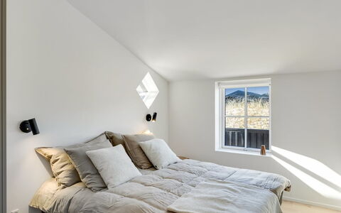 Raimund - 600M from the Sea: Wall, Interior Design, Bedroom, Ceiling, Wood, Furniture, Bed, Flooring, Floor, Linens