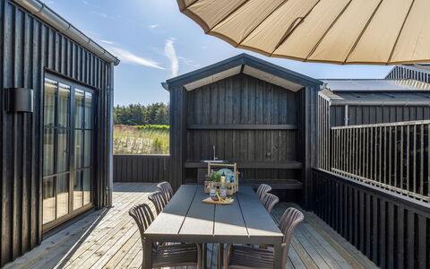 Raimund - 600M from the Sea: Wood, Composite Material, Deck, Hardwood, Plank, Wood Stain, Siding, Shade, Wood Flooring, Porch