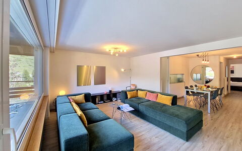 Saphir: Interior Design, Flooring, Couch, Floor, Furniture, Ceiling, Room, Living Room, Wood Flooring, Lighting