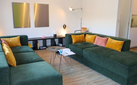 Saphir: Furniture, Interior Design, Couch, Flooring, Floor, Living Room, Room, Home, Apartment