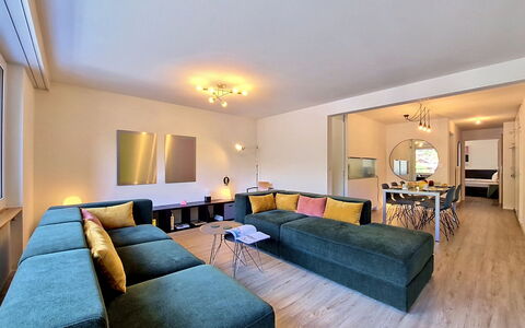 Saphir: Interior Design, Furniture, Flooring, Couch, Floor, Ceiling, Living Room, Room, Lighting, Wood Flooring