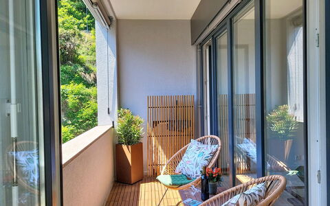 Apt. City Stay Lugano: Wood, Interior Design, Balcony, Apartment, Glass, Eco Hotel, Wood Stain, Deck, Hardwood, Shade
