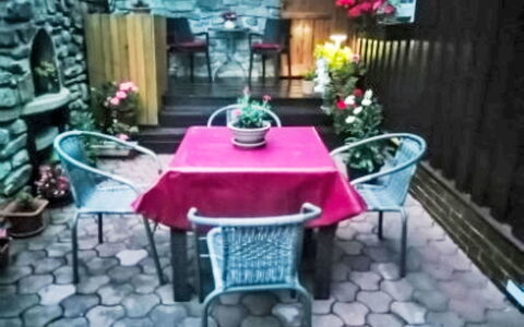 Herlíkovice: Furniture, Chair, Outdoor Table, Flowerpot, Houseplant, Floristry, Outdoor Furniture, Tablecloth, Coffee Table