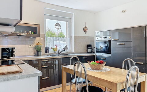 Ankerplatz: Furniture, Kitchen, Kitchen Appliance, Countertop, Cabinetry, Interior Design, Flooring, Wood, Chair, Major Appliance