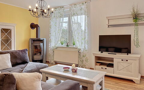 Ankerplatz: Furniture, Interior Design, Flooring, Floor, Room, Wood, Television, Living Room, Wood Flooring, Table