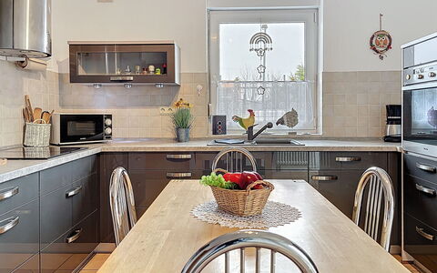 Ankerplatz: Furniture, Kitchen, Countertop, Kitchen Appliance, Cabinetry, Interior Design, Flooring, Wood, Light Fixture, Home