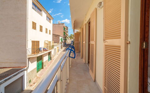 Near the Sea: Wall, Apartment, Composite Material, Balcony, Daylighting, Handrail, Alley