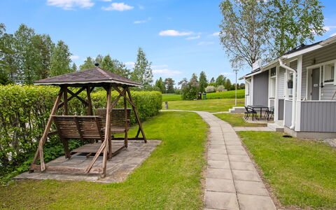 Koto: Grass, Land Lot, Lawn, Garden, Cottage, Landscaping, Yard, Shade, Estate, Park