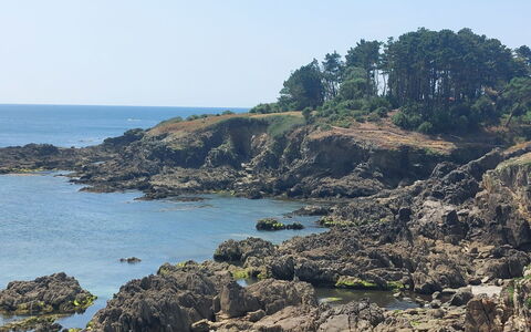 La Sardinerie de la Crique de Porsac'H: Water, Water Resources, Body Of Water, Rock, Coast, Natural Landscape, Headland, Coastal And Oceanic Landforms, Terrain, Promontory