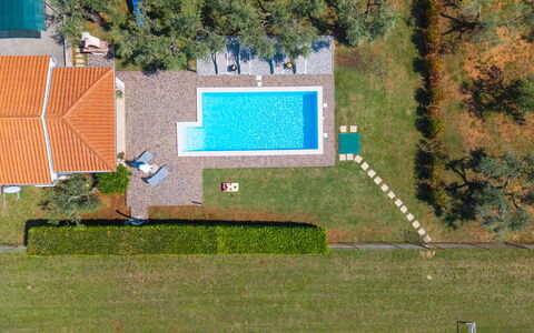 Villa Greta: Interior Design, Apartment, Balcony, Hardwood, Wood Stain, Wood Flooring, Handrail, Daylighting, Hotel, Penthouse Apartment