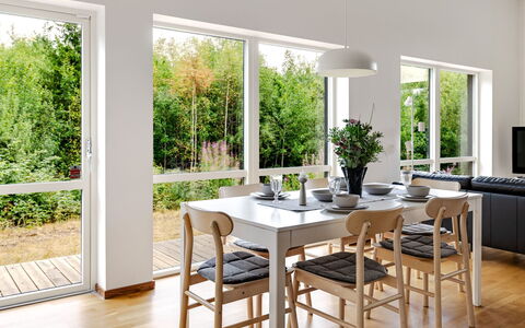 Paradiset 2: Furniture, Interior Design, Flooring, Dining Room, Chair, Floor, Table, Kitchen & Dining Room Table, Wood, Wood Flooring