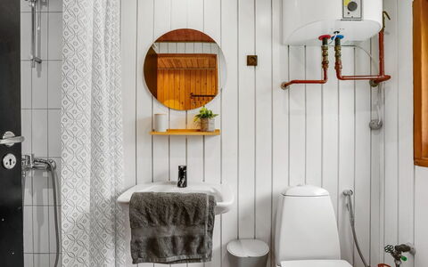 Ritte - from the Sea: Plumbing Fixture, Bathroom, Interior Design, Flooring, Plumbing, Floor, Sink, Toilet, Tap, Ceiling