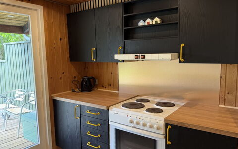 Ritte - from the Sea: Wood, Flooring, Kitchen Appliance, Furniture, Interior Design, Countertop, Cabinetry, Kitchen, Floor, Major Appliance